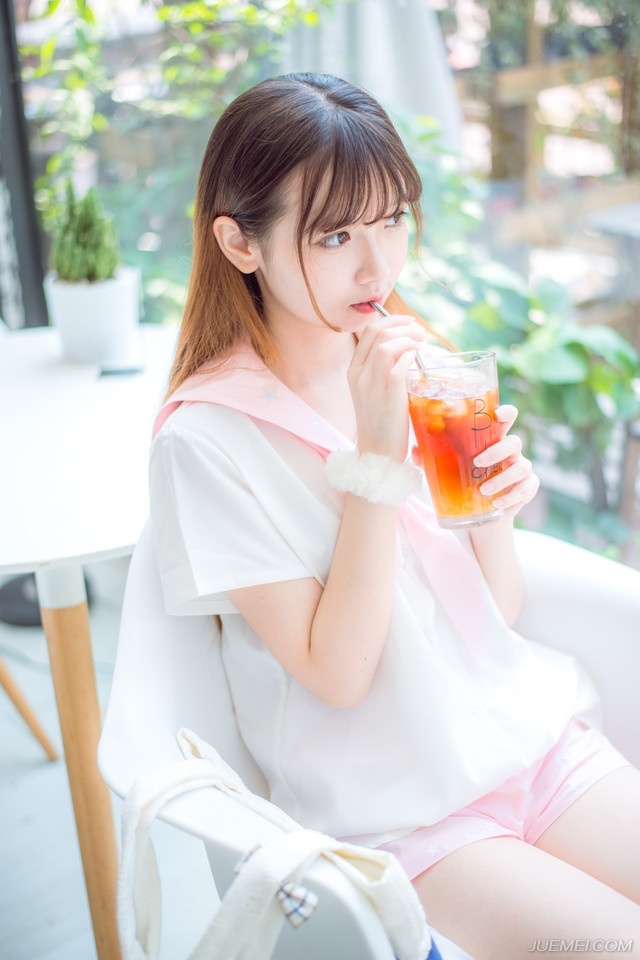 “这样会否太冒险了一些，可以等汉中兵马赶到再行上路。”邓贤苦笑道。